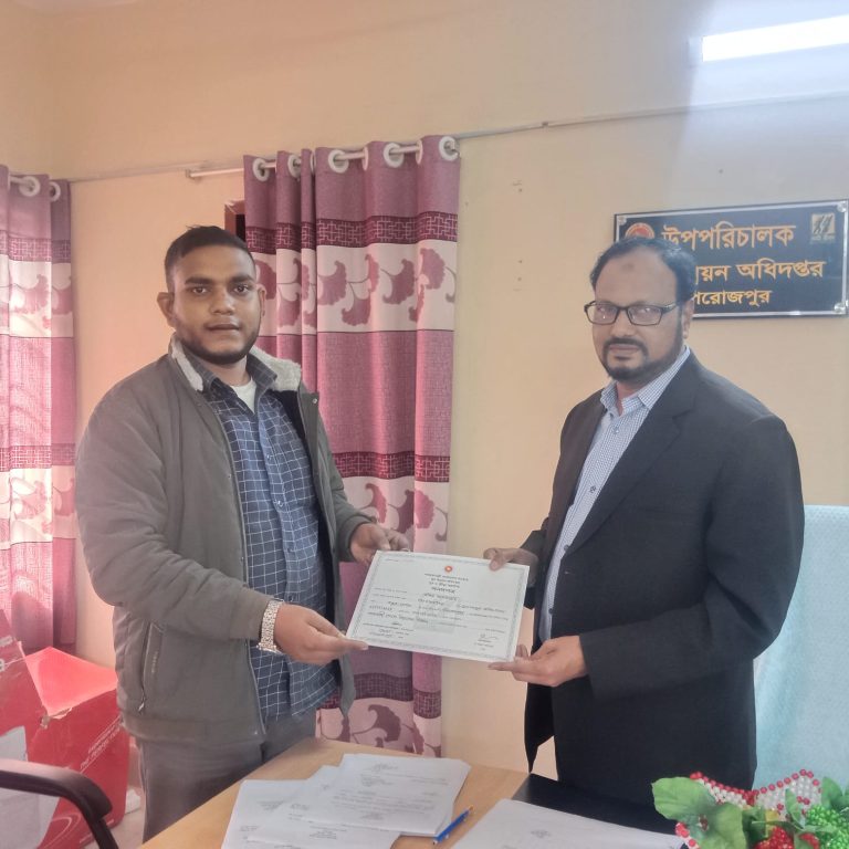 পিরোজপুরে উদ্যোক্তা তৈরিতে যুব উন্নয়ন অধিদপ্তরের উদ্যোগ: প্রশিক্ষণ নিয়ে উদ্যোক্তার পথে সাংবাদিক নকিব