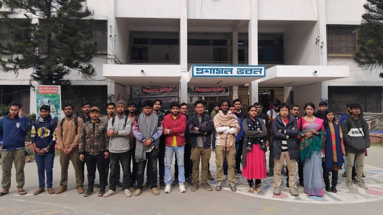 ওসমান হাদি ও দীপু চন্দ্র দাস হত্যার প্রতিবাদে ইবিতে পূজা উদযাপন পরিষদের বিক্ষোভ