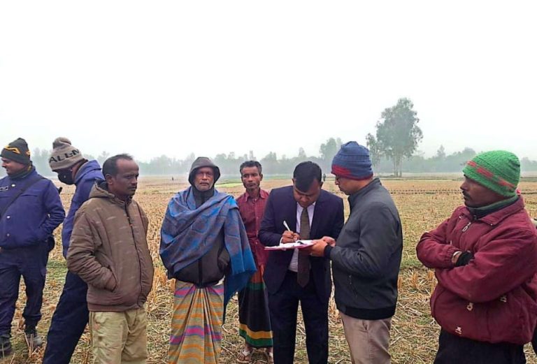 উলিপুরে অবৈধ মাটি কাটায় ভ্রাম্যমাণ আদালতের অভিযানে ৬৫ হাজার টাকা জরিমানা আদায়