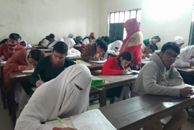 দীর্ঘ ১৫ বছর পর কুড়িগ্রামে ম্যাধমিক শিক্ষাথীদের বৃত্তি পরীক্ষা অনুষ্ঠিত