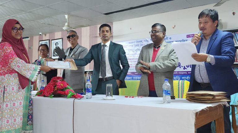 খাগড়াছড়িতে তারুণ্য উৎসব ও প্রতিযোগিতায় বিজয়ীদের সনদ ও পুরস্কার বিতরণ