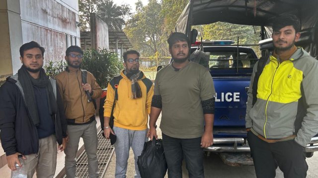 কুড়িগ্রামে হিযবুত তাহরীরের পোস্টার লাগানোর অভিযোগে ৫ তরুণ আটক