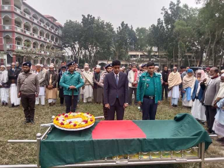 রাষ্ট্রীয় মর্যাদায় বীর মুক্তিযোদ্ধা বকুল মিয়ার দাফন সম্পন্ন