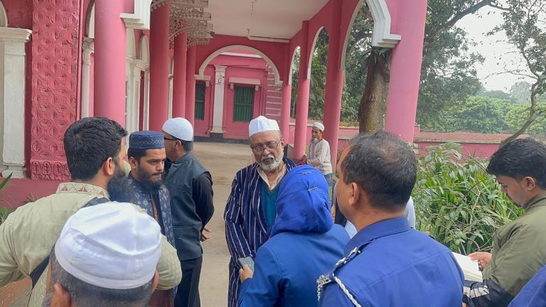 সোনারগাঁওয়ে এমপি প্রার্থীকে নির্বাচনী প্রচারণার দায়ে ভ্রাম্যমাণ আদালতের জরিমানা
