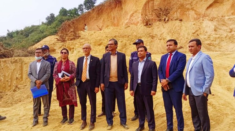 খাগড়াছড়ি রামগড় পাহাড় কাটার অভিযোগে তদন্ত টিমের পরিদর্শন