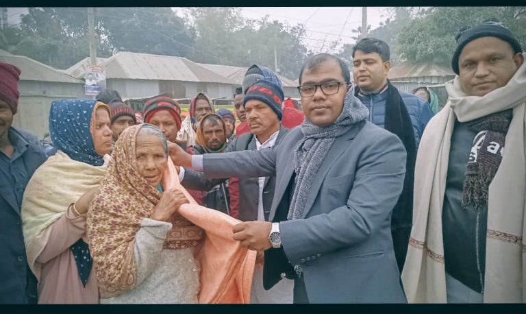 চরভদ্রাসনে শীতার্ত মানুষের মাঝে ৩০০ কম্বল বিতরণ