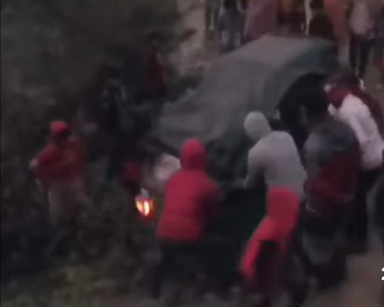 নাসিরনগরে ঘন কুয়াশায় নিয়ন্ত্রণ হারিয়ে সিএনজি খাদে, দুইজন গুরুতর আহত