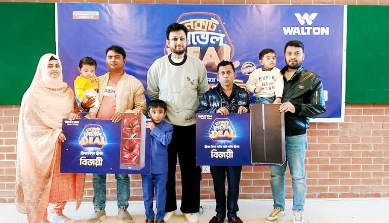 ওয়ালটন ডিজিটাল ক্যাম্পেইন সিজন–২৩: যশোরে ফ্রিজ কিনে উপহার পেলেন ক্রেতারা