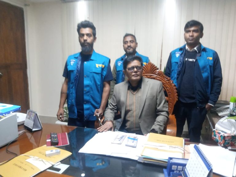 ঘুষের ১ লাখ ২০ হাজার টাকাসহ যশোর জেলা প্রাথমিক শিক্ষা অফিসার দুদকের হাতে আটক