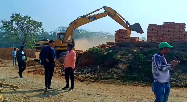 ঝালকাঠিতে অবৈধ ইটভাটার বিরুদ্ধে অভিযান, ১১ লাখ টাকা জরিমানা