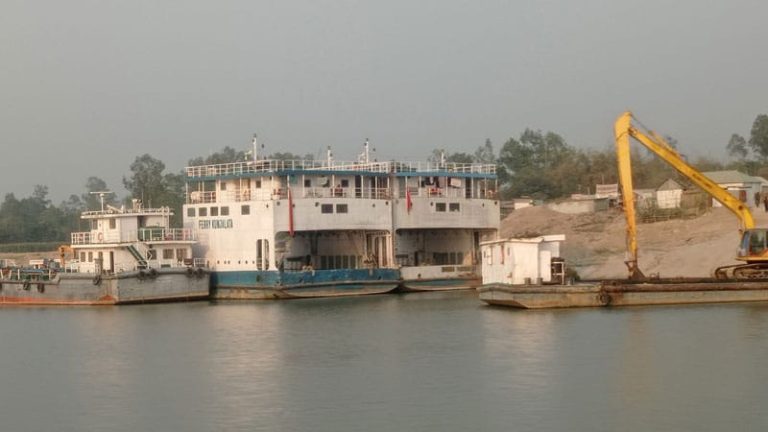 নাব্য সংকটে অচল চিলমারী–রৌমারী ফেরি: ভোগান্তি বাড়ছে, লোকসানে বিআইডব্লিউটিসি