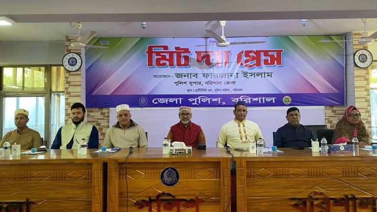 ভোটাররা নিরাপদে ভোট দেবেন, কেউ ছাড় পাবে না: বরিশালে ডিআইজি মঞ্জুর মোর্শেদ