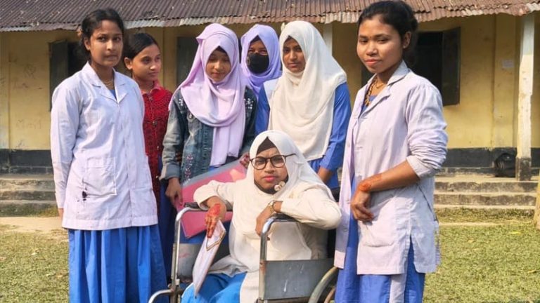 শারীরিক প্রতিবন্ধকতা পেরিয়ে শিক্ষক হওয়ার স্বপ্ন দেখছে হোসনে আরা