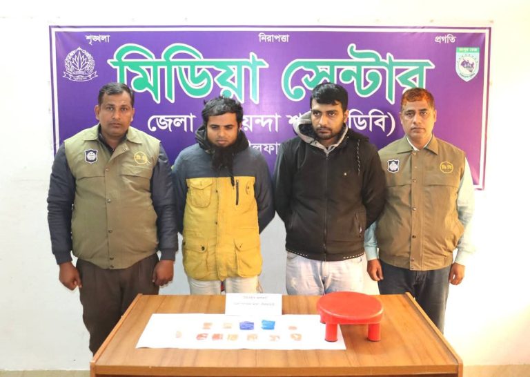নীলফামারীতে ডিবি পুলিশের অভিযানে ইয়াবা ও হেরোইনসহ দুই মাদক কারবারি আটক