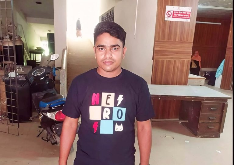 নাটোরে প্রাথমিক শিক্ষক নিয়োগ পরীক্ষার প্রশ্নফাঁস চক্রের এক সদস্য আটক
