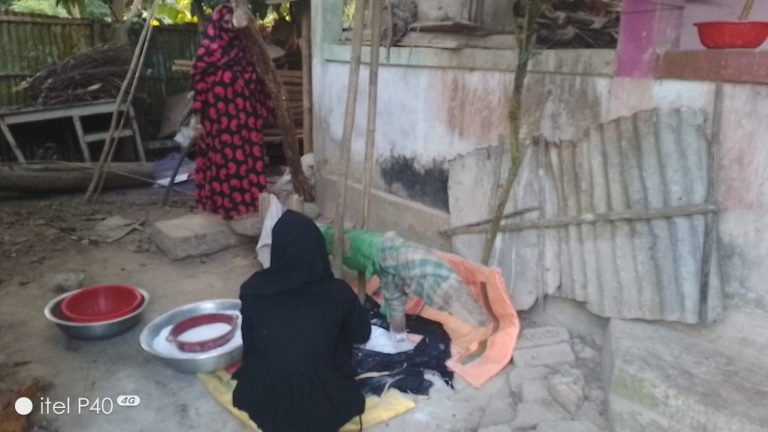 কালের বিবর্তনে হারিয়ে যাচ্ছে গ্রাম বাংলার ঐতিহ্যবাহী ঢেঁকি