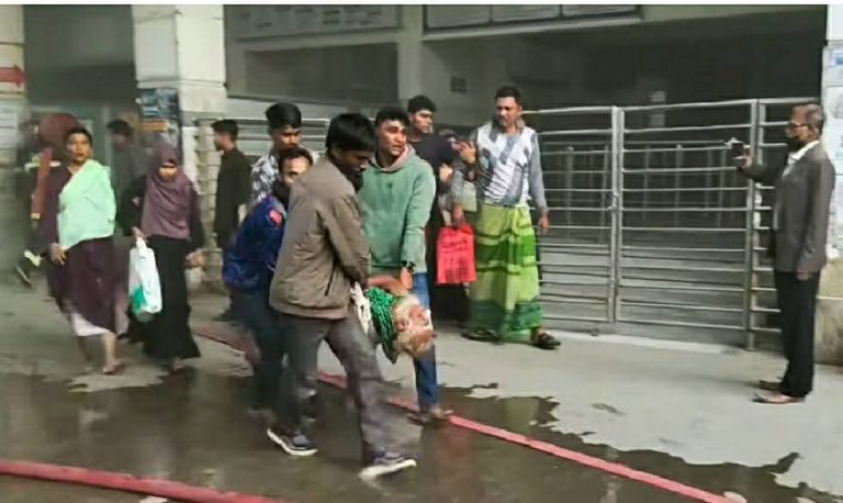 ময়মনসিংহ মেডিকেল কলেজ হাসপাতালের নতুন ভবনে অগ্নিকাণ্ড