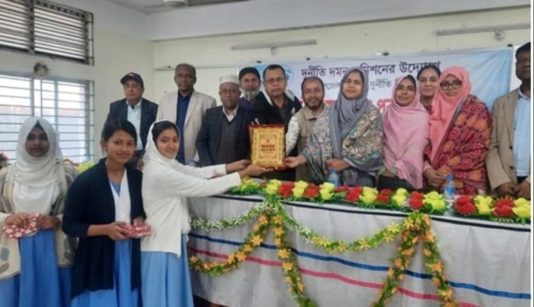 নাসিরনগরে দুর্নীতিবিরোধী বিতর্ক প্রতিযোগিতা ও পুরস্কার বিতরণ