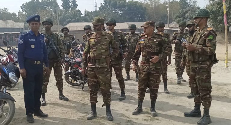 চরভদ্রাসনের দুর্গম চরাঞ্চলে নির্বাচন ঘিরে আর্মি ক্যাম্পের যৌথ টহল
