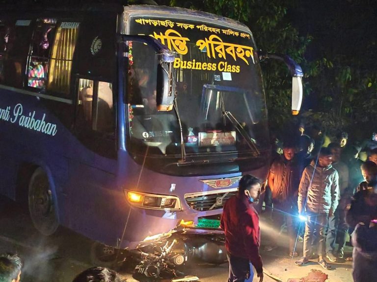 গুইমারায় বাস–মোটরসাইকেল সংঘর্ষে যুবক নিহত, গুরুতর আহত এক