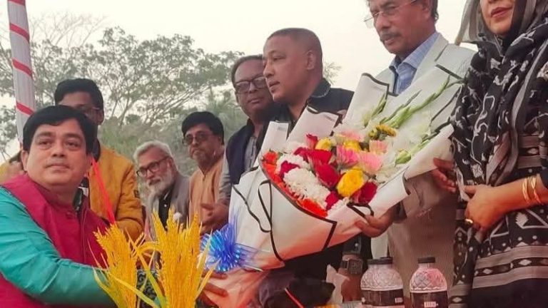 বাকেরগঞ্জে জাতীয় পার্টি থেকে বিএনপিতে যোগ দিলেন শতাধিক নেতাকর্মী