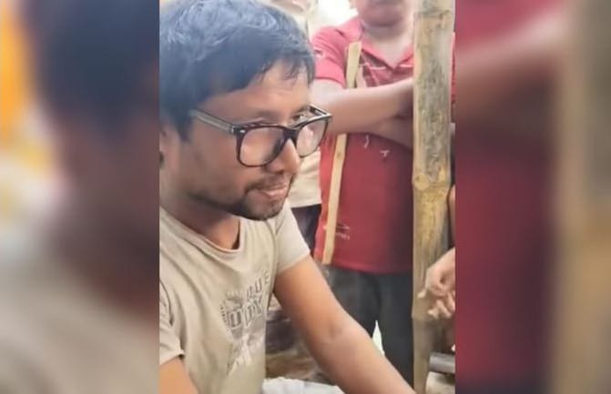 ২৫ বছর পর নিখোঁজ রেজাউল ইসলামের ঘরে ফেরা, রাজারহাটে আবেগঘন পরিবেশ