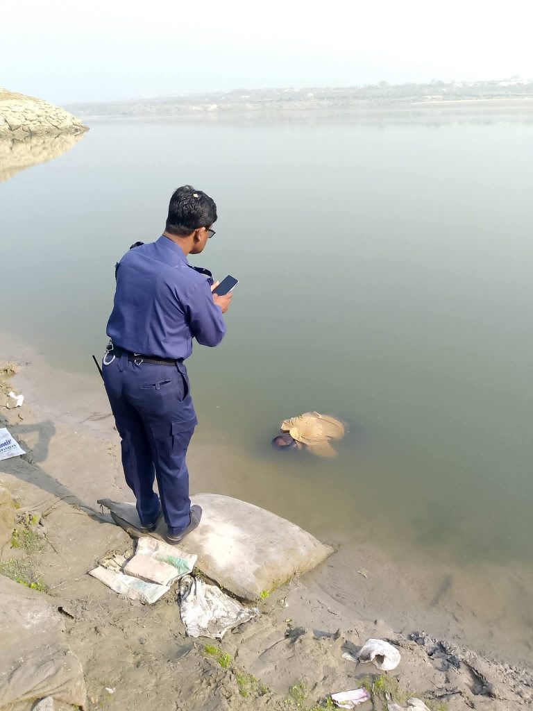 কুষ্টিয়ায় গড়াই নদী থেকে অজ্ঞাত যুবকের মরদেহ উদ্ধার