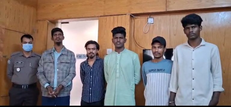 আদাবরে এ্যাম্বোডারী ফ্যাক্টরিতে ডাকাতি চেষ্টা: ৫ দুষ্কৃতকারী গ্রেফতার