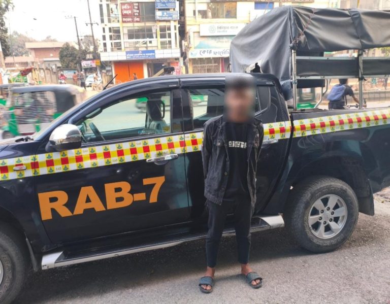 সীতাকুন্ডে নিরাপত্তা কর্মী হত্যার পলাতক আসামি হৃদয় গ্রেফতার