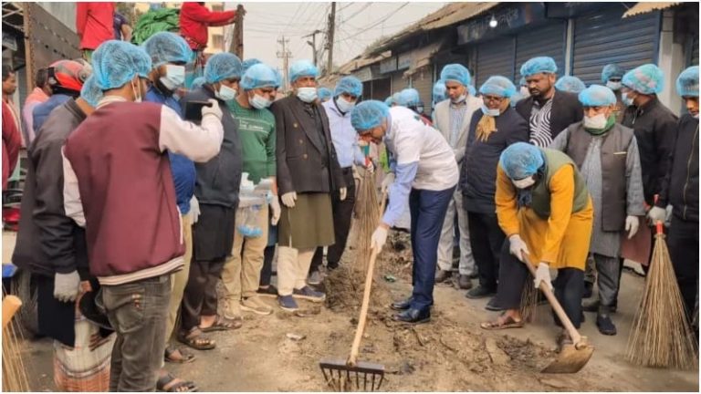 উলিপুরে পরিচ্ছন্নতা অভিযানের উদ্বোধন করলেন এমপি সালেহী