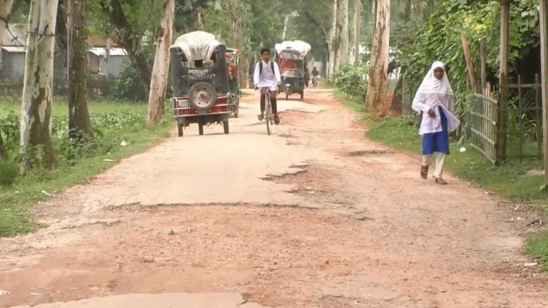 নাগেশ্বরীতে সংস্কারের অভাবে সড়কের বেহাল দশা, আশ্বাসে আটকে মেরামত