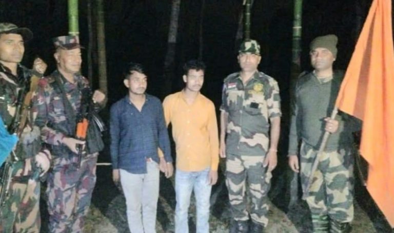 কুড়িগ্রামে আটক দুই ভারতীয় নাগরিক বিএসএফের কাছে হস্তান্তর