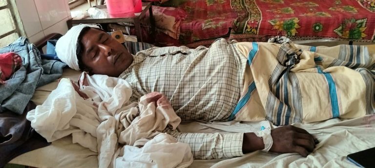 সুজানগরে সরকারি চাল বিতরণের অনিয়মের প্রতিবাদ করায় বিএনপি নেতাকে পিটিয়ে গুরুতর আহত