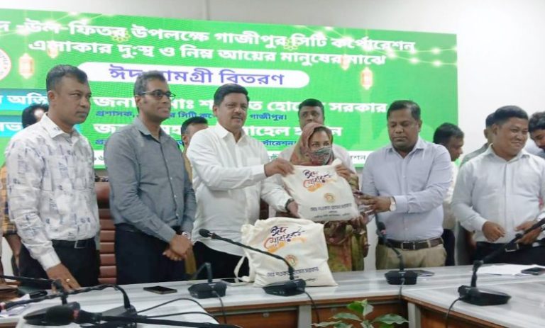 গাজীপুর সিটিতে দুস্থদের মাঝে ঈদ সামগ্রী ও জুলাই যোদ্ধা পরিবারকে আর্থিক সহায়তা প্রদান