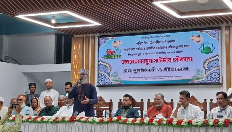 পিরোজপুরে অনুষ্ঠানে নিজের চেয়ার ছেড়ে দিয়ে অনন্য দৃষ্টান্ত গড়লেন জেলা জামায়াত আমীর ও সেক্রেটারি