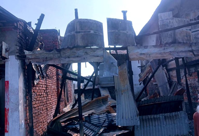 কাঁঠালিয়ায় ভয়াবহ অগ্নিকাণ্ডে বসতঘর ও দুই ব্যবসা প্রতিষ্ঠান পুড়ে ছাই