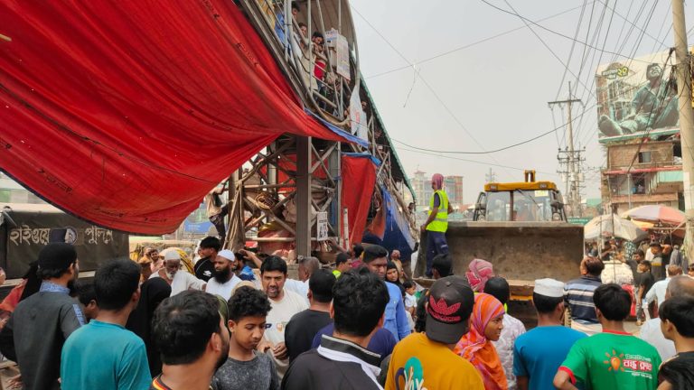 যানজট নিরসনে ঢাকা-চট্টগ্রাম মহাসড়কে অবৈধ স্থাপনা উচ্ছেদ