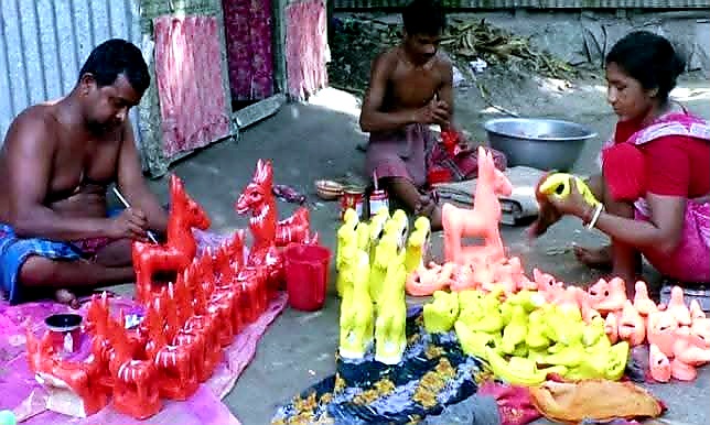 ঝালকাঠির পালপাড়ায় নেই পালদের বসবাস, হারিয়ে যাচ্ছে মাটির ঐতিহ্য, বৈশাখের জৌলুশও ম্লান