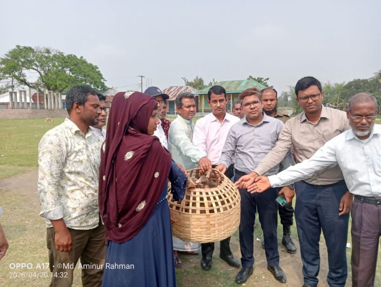 ডিমলায় চরাঞ্চলের অসহায় পরিবারের মাঝে হাঁস বিতরণ