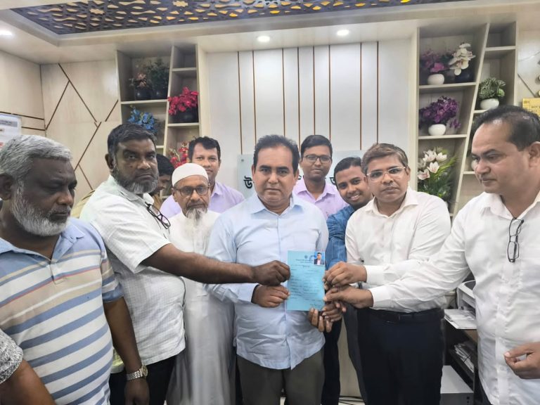 ডিমলা প্রশাসনের উদ্যোগে ফুয়েল কার্ড বিতরণ শুরু 