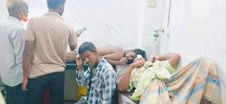 নাটোরের সিংড়ায় জমি নিয়ে দুই পক্ষের সংঘর্ষ: নারীসহ আহত অন্তত ৩০