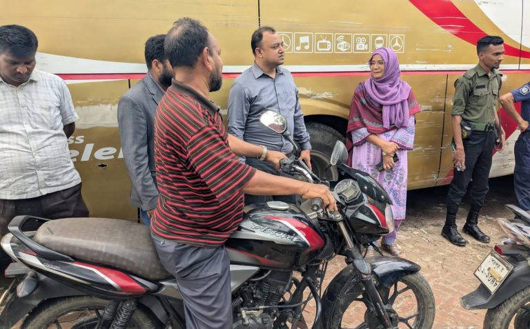 বকশীগঞ্জে অবৈধভাবে জ্বালানি মজুত: যুবককে ১০ হাজার টাকা জরিমানা