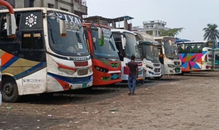 কুড়িগ্রামের রৌমারীতে বাসে চাঁদাবাজির অভিযোগ