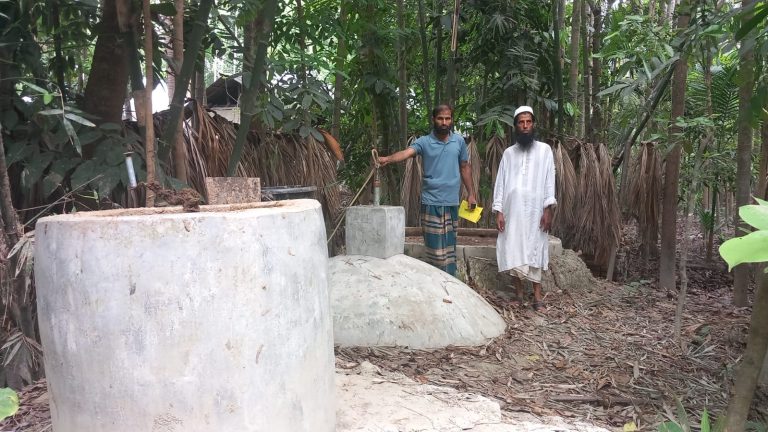 কাঁঠালিয়ায় বায়োগ্যাসের সুফলের দিকে ঝুঁকছেন খামার মালিকরা