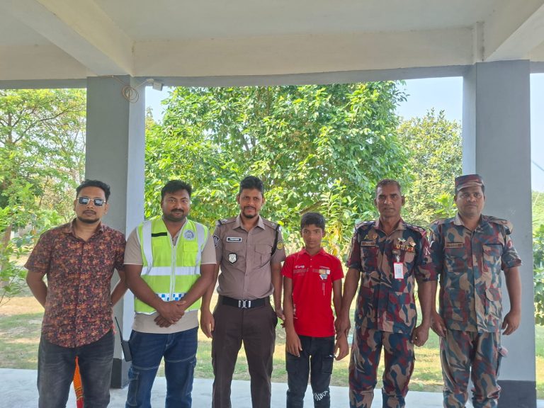 রাজশাহী সীমান্তে আটক ভারতীয় শিশুকে পতাকা বৈঠকের মাধ্যমে ফেরত