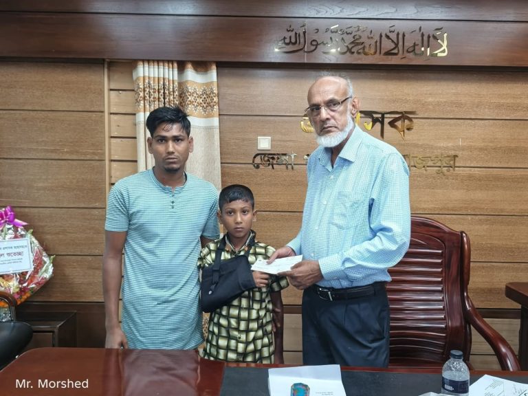 পিরোজপুরে অসহায় শিশু মেহেরাবের চিকিৎসায় এগিয়ে এলো জেলা পরিষদ