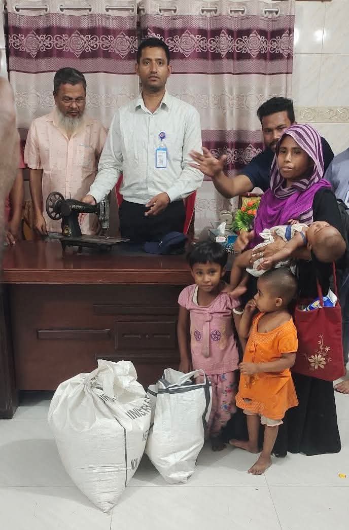 পিরোজপুরে অভাবের তাড়নায় ইউনিয়ন পরিষদে ফেলে যাওয় অসহায় তিন শিশুর পরিবারের পাশে ইউনিয়ন পরিষদ ও উপজেলা প্রশাসন