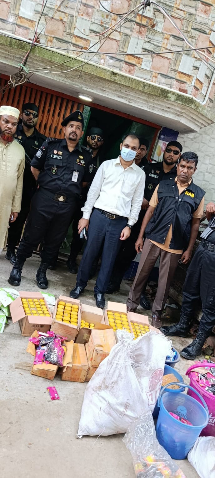 পিরোজপুরে মেয়াদোত্তীর্ণ পণ্য মজুদের দায়ে ব্যবসায়ীকে ৮০ হাজার টাকা জরিমানা