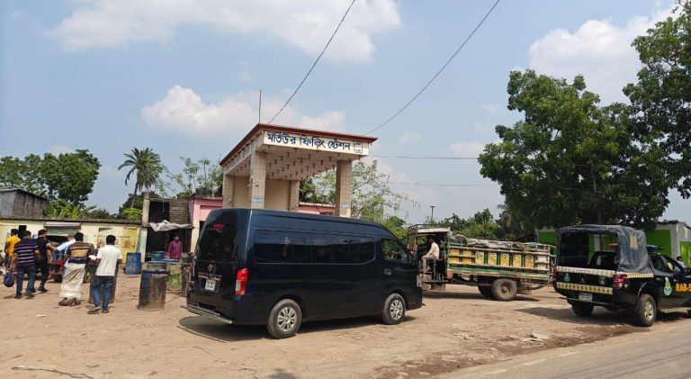 রাজশাহীতে তেল বিক্রিতে অনিয়ম: মতিউর পেট্রোল পাম্পকে ২ লাখ টাকা জরিমানা