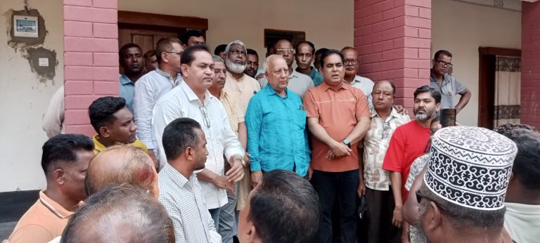 ডিমলায় জেলা পরিষদ প্রশাসককে বিএনপি নেতাকর্মীদের ফুলেল শুভেচ্ছা